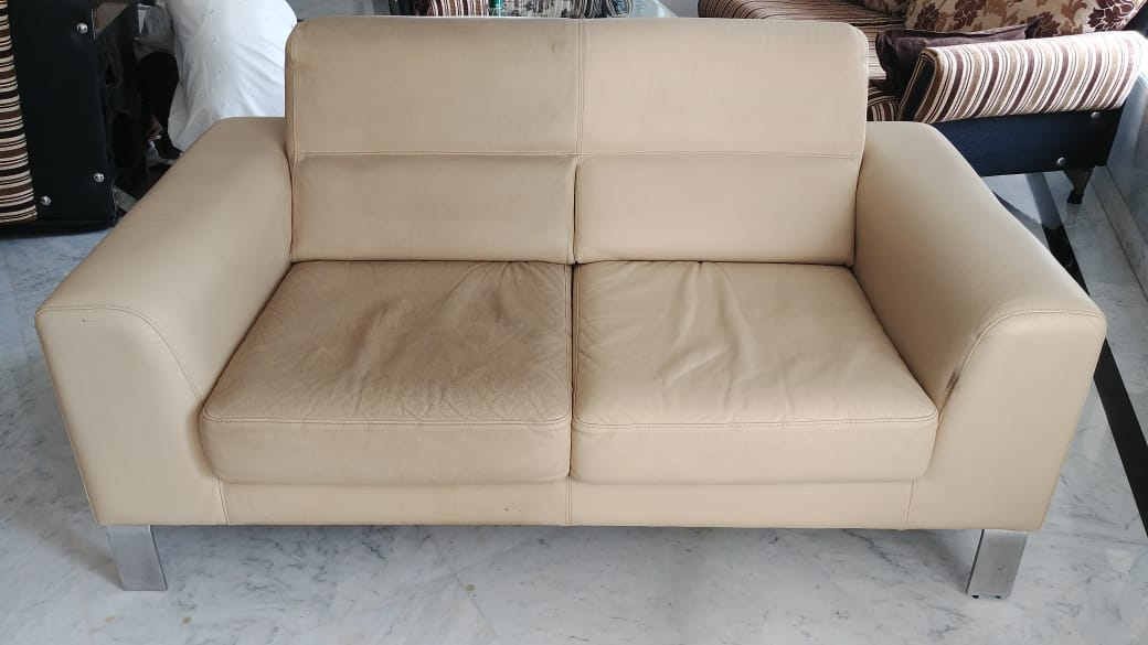 Leather sofa half cleaning sample